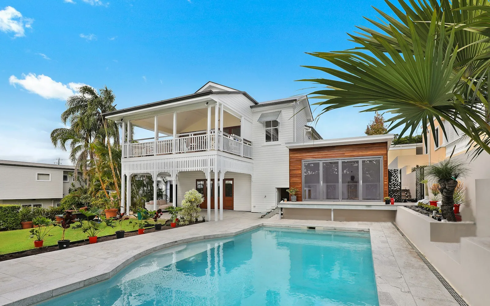 Pool service in Tarzana, Los Angeles